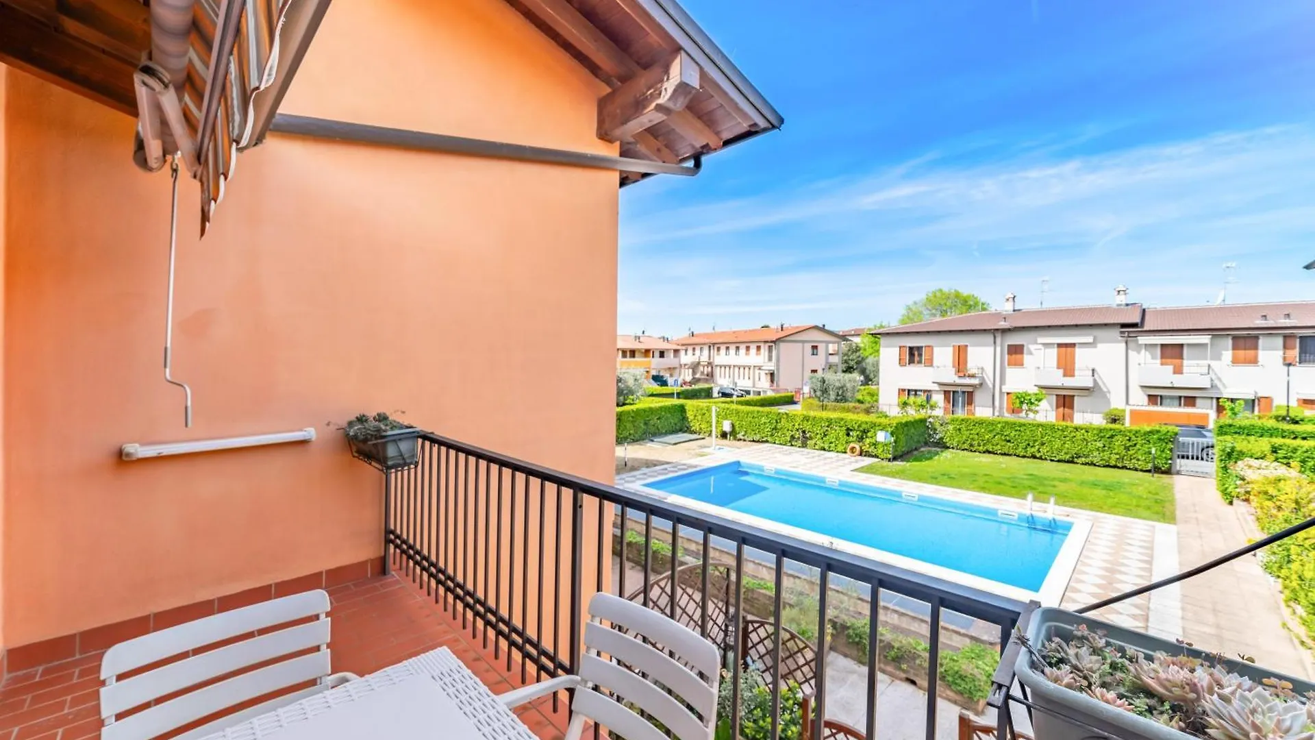 מנרבה דל גארדה Valtenesi Appartment - Residence Pool - By Host4U דירה