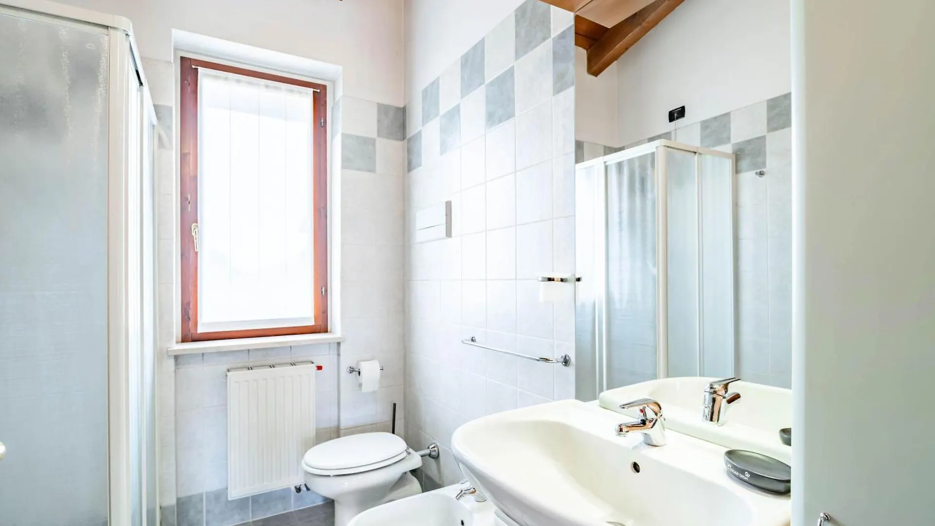 Valtenesi Appartment - Residence Pool - By Host4U マネルバ・デル・ガルダ アパート