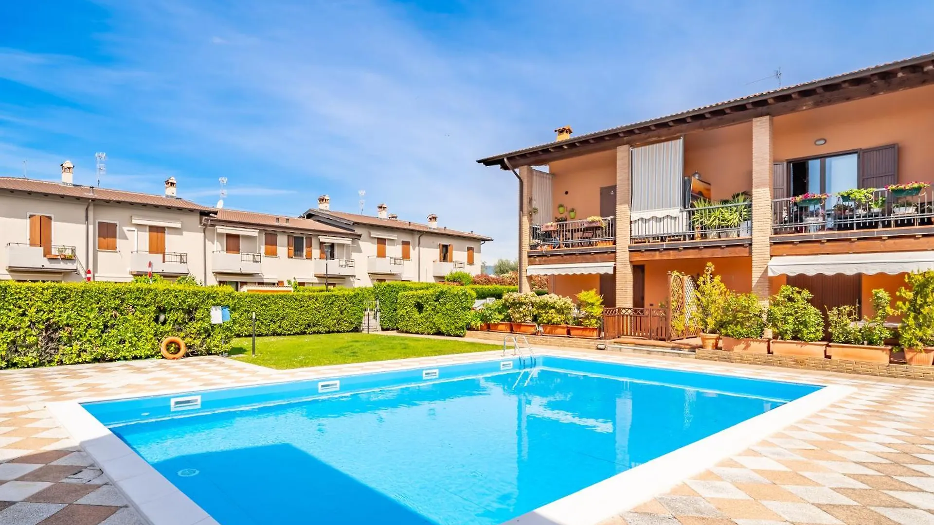 Valtenesi Appartment - Residence Pool - By Host4U マネルバ・デル・ガルダ